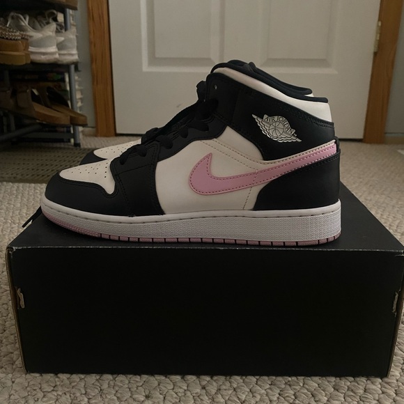 SIZE 7Y GS nike mid jordan 1s white/lt arctic pink/black - Picture 2 of 6